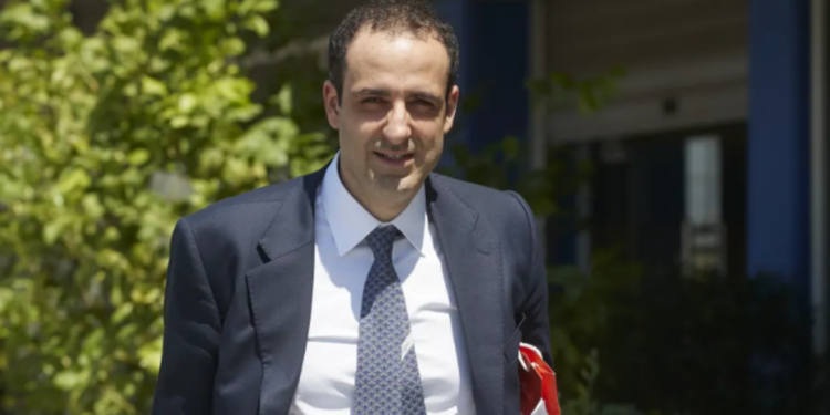 ΣΥΡΙΖΑ και ΠΑΣΟΚ μιλούν για «ομολογία ευθυνών» με αφορμή τη συνέντευξη Δημητριάδη για τις υποκλοπές