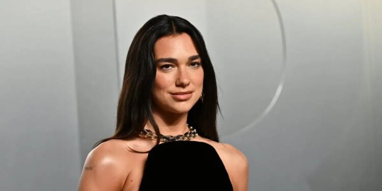 Η Dua Lipa έκανε αγωγή 15 εκατ. δολαρίων στη Samsung επειδή χρησιμοποίησε χωρίς άδεια το πρόσωπό της