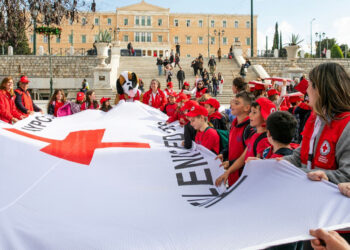 Ελληνικός Ερυθρός Σταυρός: Προειδοποιητικά σημάδια εφηβικής κατάθλιψης και πρόληψη αυτοκτονίας στους νέους