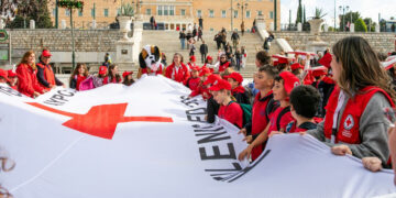 Ελληνικός Ερυθρός Σταυρός: Προειδοποιητικά σημάδια εφηβικής κατάθλιψης και πρόληψη αυτοκτονίας στους νέους