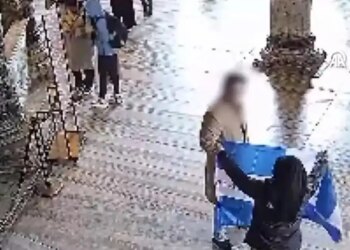 Λοβέρδος για τους Έλληνες που άνοιξαν ελληνική σημαία στην Αγία Σοφία: Αποφυλακίστηκαν και τις επόμενες ημέρες θα επιστρέψουν