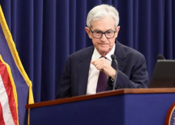 «Βραβείο θάρρους» στον πρώην πρόεδρο της Fed Τζερόμ Πάουελ για τη στάση του απέναντι στις πιέσεις Τραμπ