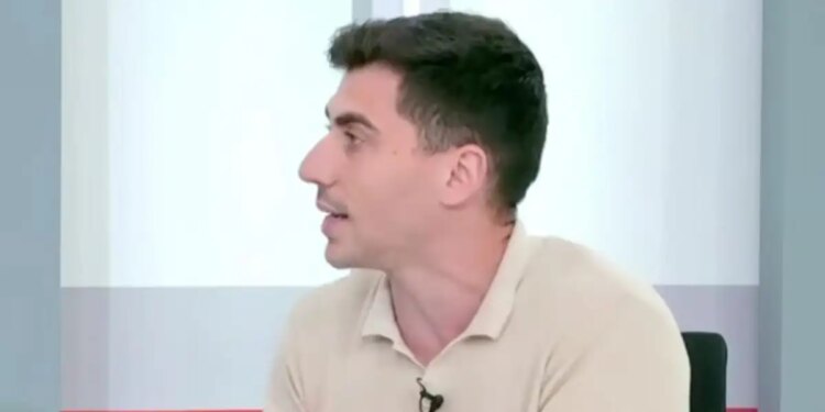 Ο Φειδίας Παναγιώτου πανηγυρίζει: Το κόμμα της Άμεσης Δημοκρατίας είναι επίσημα στη Βουλή
