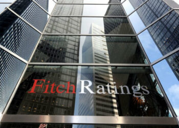 Fitch: Εύσημα στην Ελλάδα για τα στοχευμένα μέτρα στήριξης νοικοκυριών και επιχειρήσεων λόγω του αυξημένου ενεργειακού κόστους