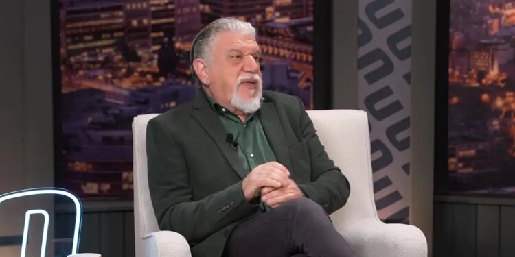 Γιάννης Βούρος για τον γιο του, Στέφανο: «Συγγενικά πρόσωπα μας έλεγαν να του φοράμε γάντια όταν βγαίνουμε έξω»