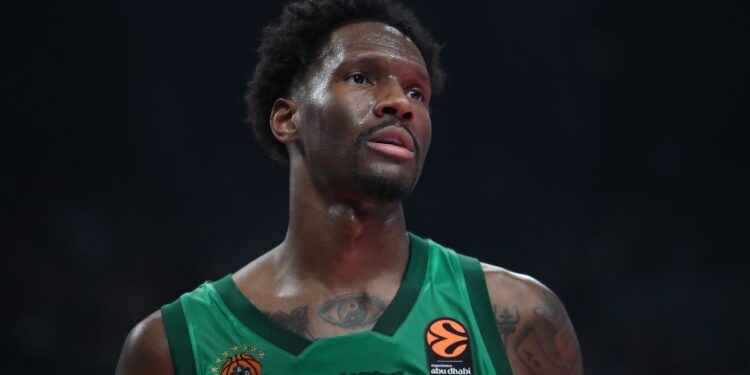 Τρεις ώρες πριν την έναρξη του Game 4, ο Χέιζ-Ντέιβις ξεκίνησε το ζέσταμα (video) - www.ertsports.gr
