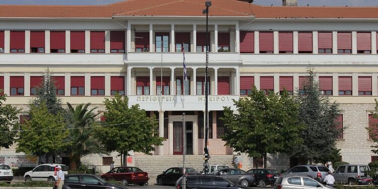 Πειθαρχική αργία στον περιφερειάρχη Ηπείρου και στην στην αναπληρώτρια του