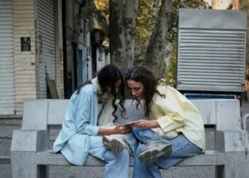 Το Ιράν σκέφτεται την επιστροφή στο ίντερνετ μετά από 87 ημέρες
