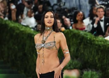 Met Gala 2026: Ιρίνα Σάικ και Τζίτζι Χαντίντ άφησαν ελάχιστα στη φαντασία