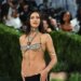 Met Gala 2026: Ιρίνα Σάικ και Τζίτζι Χαντίντ άφησαν ελάχιστα στη φαντασία
