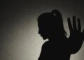 Άνδρας στην Βρετανία υποδυόταν την πρώην σύντροφό του στο Tinder και έστελνε αγνώστους σπίτι της για να την βιάσουν