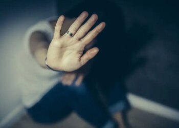 Γερμανία: 59χρονη κατηγορεί τον πρώην σύντροφό της ότι τη νάρκωνε και τη βίαζε επί χρόνια