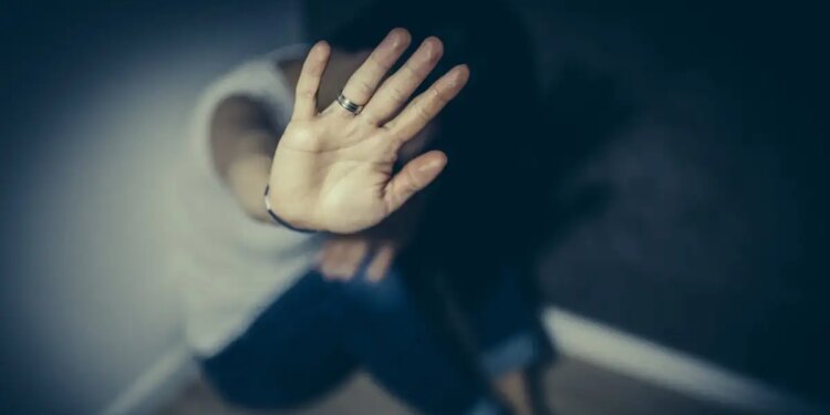 Γερμανία: 59χρονη κατηγορεί τον πρώην σύντροφό της ότι τη νάρκωνε και τη βίαζε επί χρόνια