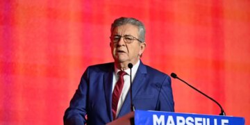 Γαλλία: Ο αρχηγός του ακροαριστερού κόμματος, Ζαν Λικ Μελένσον θα είναι υποψήφιος στις προεδρικές εκλογές το 2027