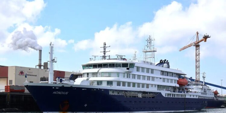 Χανταϊός: Έδεσε στην Τενερίφη το κρουαζιερόπλοιο - Αυξημένα μέτρα προστασίας για την επιχείρηση αποβίβασης των επιβαινόντων