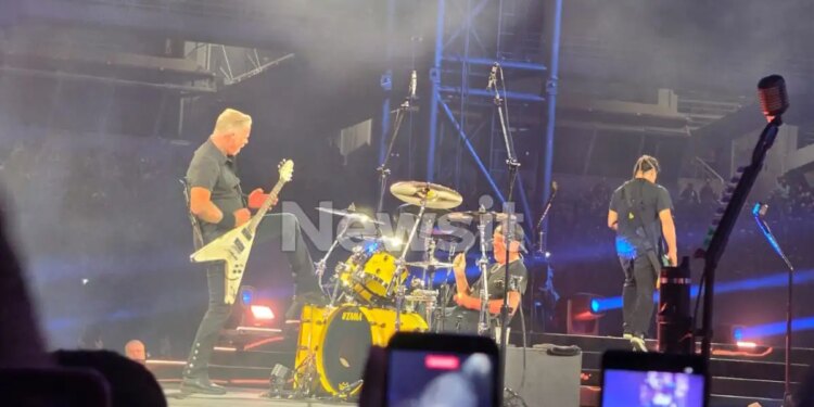 Οι Metallica γκρέμισαν το ΟΑΚΑ: Υπερθέαμα με Ζορμπά, Τρύπες και πάνω από 85.000 θαυμαστές – Δείτε όσα έγιναν στη μεγάλη συναυλία