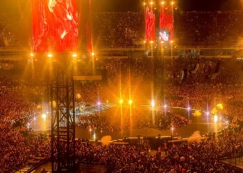 «Ντελίριο» για τους Metallica στο ΟΑΚΑ: Πάνω από 80.000 κόσμου αποθέωσε τους ηγέτες της metal σκηνής