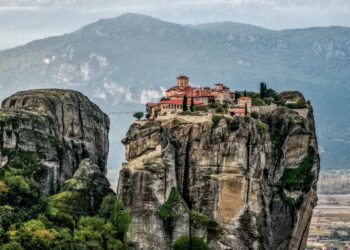 Πόλος έλξης Μετέωρα, Καλαμάτα, Ιωάννινα και Σιάτιστα για το τριήμερο του Αγίου Πνεύματος - ertnews.gr