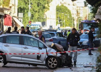 Ιταλία: Ακρωτηριάστηκαν δύο τραυματίες από την επίθεση με αυτοκίνητο στη Μόντενα – Η στιγμή που αφοπλίζεται ο δράστης
