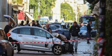 Ιταλία: Ακρωτηριάστηκαν δύο τραυματίες από την επίθεση με αυτοκίνητο στη Μόντενα – Η στιγμή που αφοπλίζεται ο δράστης