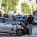 Ιταλία: Ακρωτηριάστηκαν δύο τραυματίες από την επίθεση με αυτοκίνητο στη Μόντενα – Η στιγμή που αφοπλίζεται ο δράστης