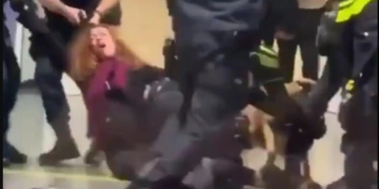 Ολλανδία: Αστυνομικός άρπαξε έγκυο και την πέταξε στο πάτωμα κατά τη διάρκεια επιχείρησης σύλληψης του συζύγου της