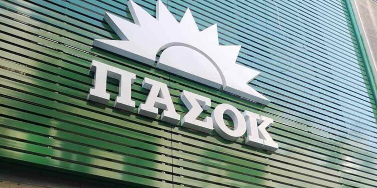ΠΑΣΟΚ για Τσίπρα: Το όνομα του κόμματος πιστοποιεί πόσο παλιό είναι αυτό που πολυδιαφημίζεται ως νέο