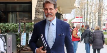 Ο Παύλος Ντε Γκρες σε δεξίωση του βασιλιά Καρόλου στο Μπάκιγχαμ 