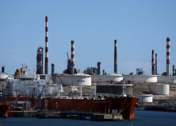 Η αβεβαιότητα στις ειρηνευτικές συνομιλίες για το Ιράν διατηρεί στα ύψη τις τιμές του πετρελαίου