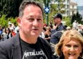 Στέλιος Πέτσας και Σοφία Βούλτεψη με φανέλα των Metallica – Οι επώνυμοι που έδωσαν το παρών