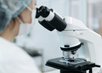 Νέα θεραπεία μετατρέπει τα βακτήρια του όγκου σε όπλο κατά του καρκίνου