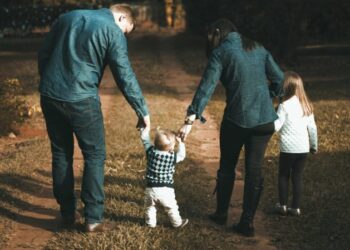 Επίδομα παιδιού Α21: Άνοιξε η πλατφόρμα για τις αιτήσεις – Όλα όσα πρέπει να γνωρίζουν οι δικαιούχοι