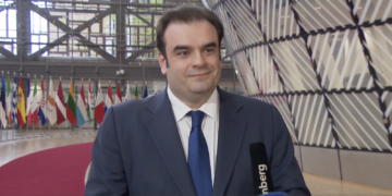 Eurogroup: «Αβεβαιότητα και διάρκεια» οι δύο λέξεις-κλειδιά από τον Κ. Πιερρακάκη λόγω των εξελίξεων στη Μ. Ανατολή