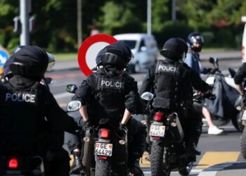 Συναγερμός στην Ελβετία: Άνδρας επιτέθηκε με μαχαίρι σε περαστικούς σε σιδηροδρομικό σταθμό κοντά στη Ζυρίχη - Φώναζε «Αλλάχου Άκμπαρ», 3 τραυματίες