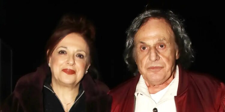 Ελένη Ράντου για Βασίλη Παπακωνσταντίνου: Δύσκολο να ζεις με έναν μύθο, έχουμε περάσει τρεις κρίσεις