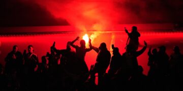 Πανηγυρισμοί με επεισόδια στο Παρίσι μετά την πρόκριση της Παρί Σεν Ζερμέν στον τελικό - www.ertsports.gr