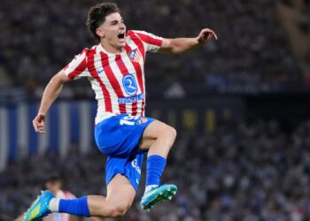 Μάχη Τσέλσι, Άρσεναλ και Παρί για Άλβαρες - www.ertsports.gr