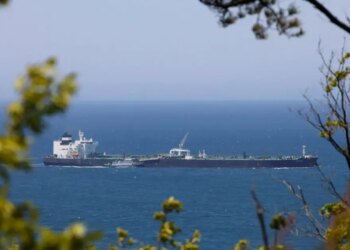 Μέση Ανατολή: Το Ιράν λέει ότι «καταστράφηκε» αμερικανικό αεροσκάφος - Αναφορές για εκρήξεις στα Στενά του Ορμούζ