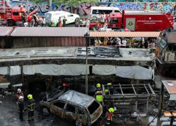 Ταϊλάνδη: Τρένο συγκρούστηκε με λεωφορείο, αυτοκίνητα και μηχανές - 8 νεκροί και 32 τραυματίες