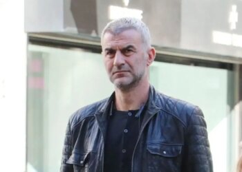 Τραϊανός Δέλλας: Η συγκινητική αποκάλυψη για τη Γωγώ Μαστροκώστα: «Έφευγε με την τελευταία πτήση για Αθήνα και επέστρεφε το πρωί άυπνος για να την δει για λίγες ώρες»