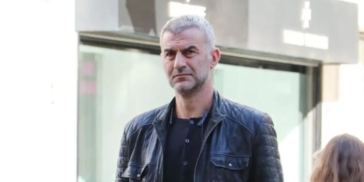 Τραϊανός Δέλλας: Η συγκινητική αποκάλυψη για τη Γωγώ Μαστροκώστα: «Έφευγε με την τελευταία πτήση για Αθήνα και επέστρεφε το πρωί άυπνος για να την δει για λίγες ώρες»
