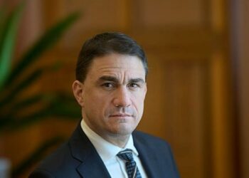 Τσουκαλάς για Μητσοτάκη: O πρωθυπουργός περιορίζεται σε επικοινωνιακές κινήσεις αντί για ουσιαστικές παρεμβάσεις
