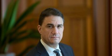Τσουκαλάς για Μητσοτάκη: O πρωθυπουργός περιορίζεται σε επικοινωνιακές κινήσεις αντί για ουσιαστικές παρεμβάσεις