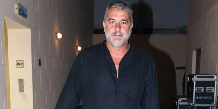 Βασίλης Μπισμπίκης: «Πάνω μου έγινε ανθρωποφαγία – Εμένα με κρατάει η τέχνη και η Δέσποινα Βανδή»