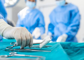 Σκάνδαλο στην Ελβετία με διάσημο καρδιοχειρούργο: Πώς συνδέεται το όνομά του με 70 θανάτους και ελαττωματικό εμφύτευμα