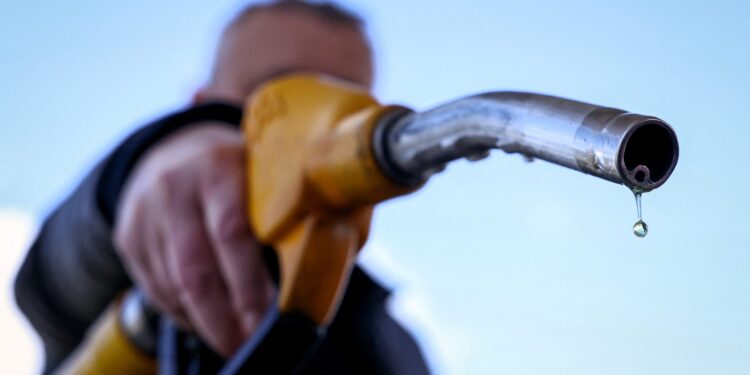 Κατρακυλά το πετρέλαιο μετά τη συμφωνία ΗΠΑ -Ιράν - Οι αγορές ποντάρουν στο άνοιγμα των Στενών του Ορμούζ