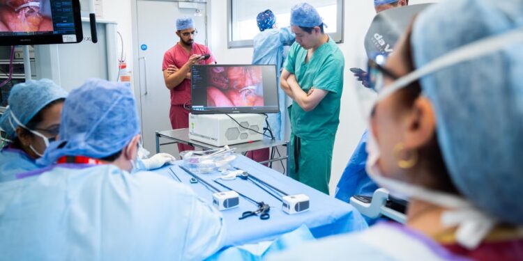 Βρετανία: Τεχνητή νοημοσύνη-βοηθός κάνει το χειρουργείο πιο ασφαλές
