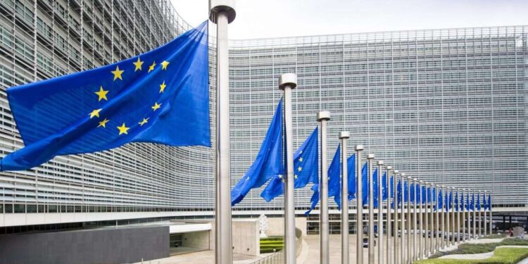 Κομισιόν: Στο στόχαστρο τα εταιρικά οχήματα με θερμικό κινητήρα