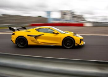 Αν «300αρίσεις» με την Corvette ZR1 φεύγει το χρώμα!