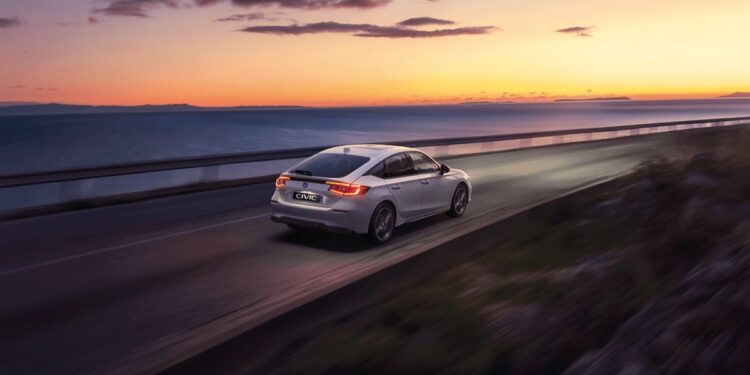 Honda Civic e:HEV: Το hatchback που αντιστέκεται